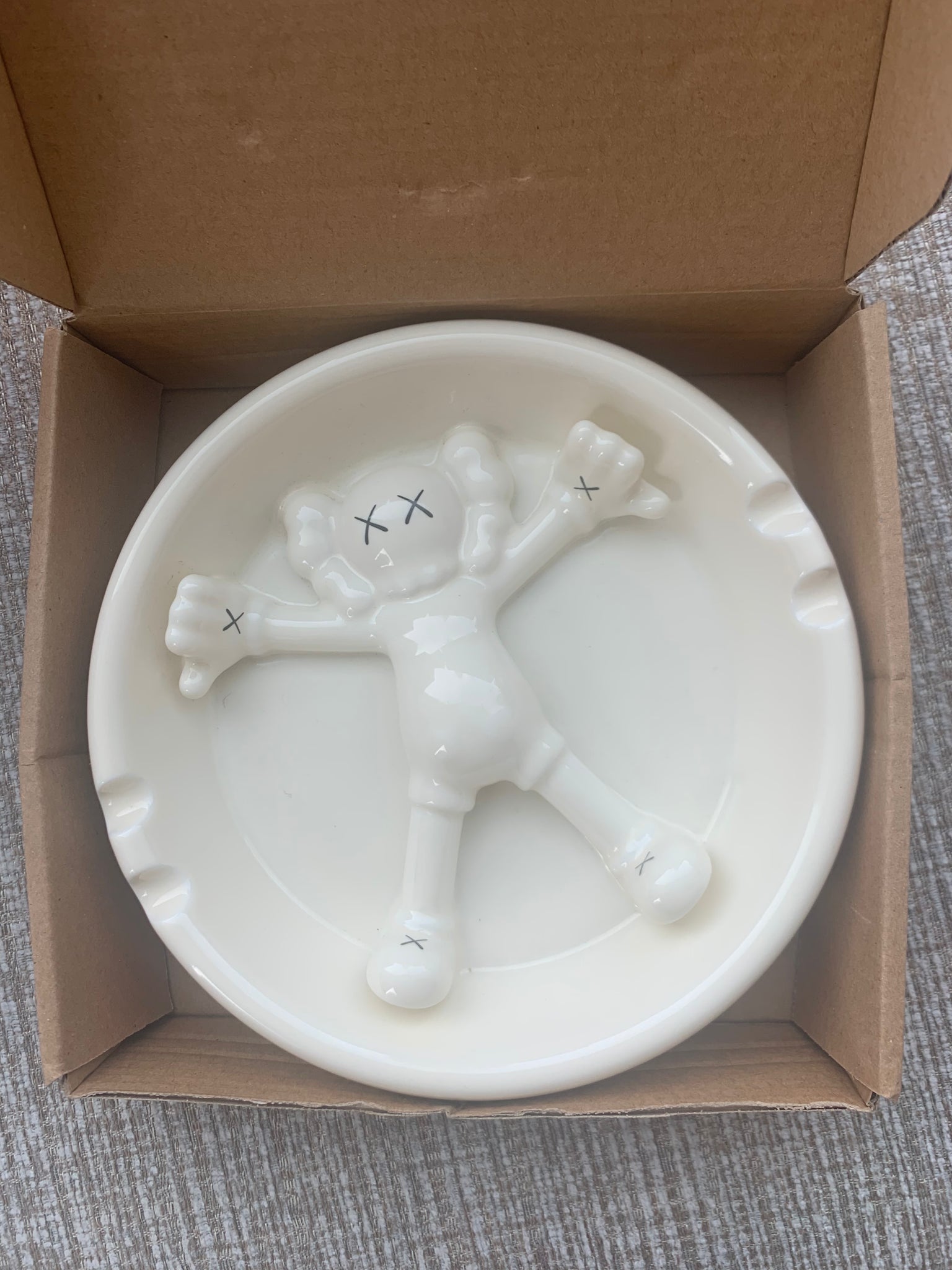 KAWS ASHTRAY – GC Editions KAWS ASHTRAY – GC Editions