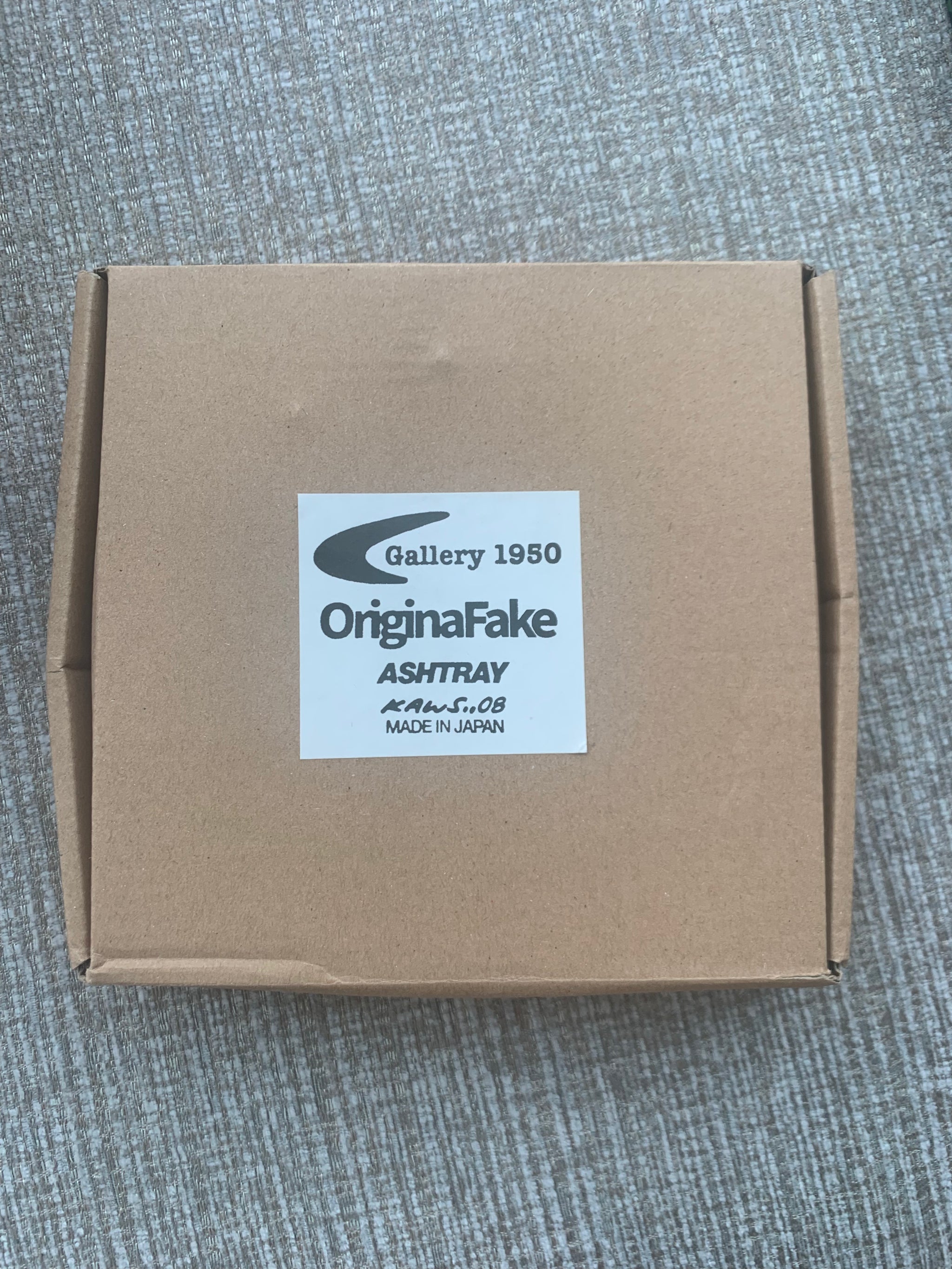 激レア KAWS × Gallery1950 ASHTRAY 灰皿 【公式通販】 激レア KAWS × Gallery1950 ASHTRAY 灰皿 【公式通販】